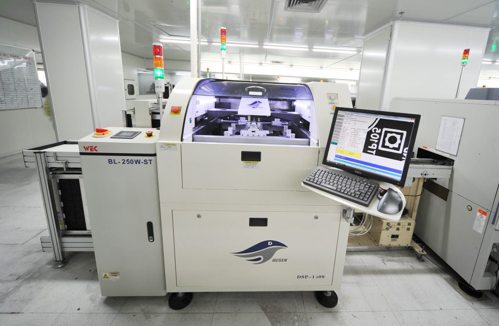 Fabbrica ELEPCB - linea di produzione smt e tht - macchina di assemblaggio pcb